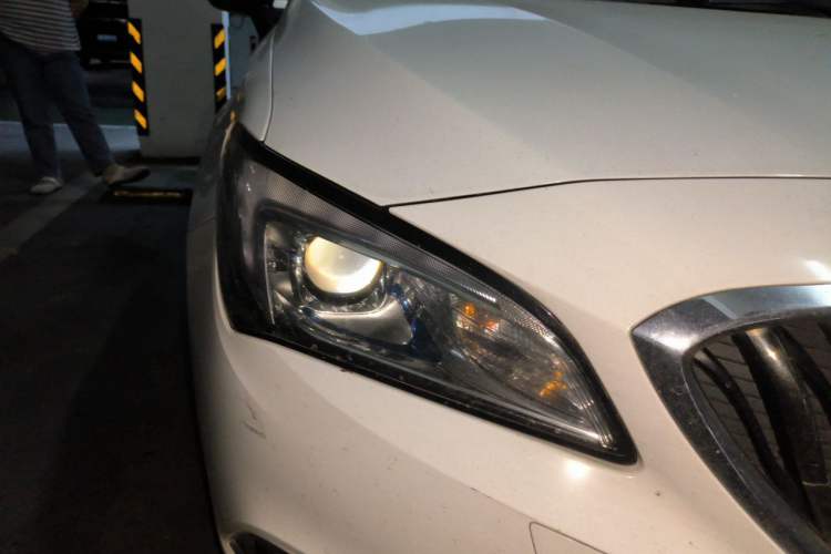 Used Buick Verano 2017 Sedan 20T Dual-Clutch Leading Model Right Front Headlight
