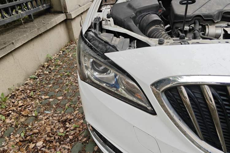 Used Buick Verano 2017 Sedan 20T Dual-Clutch Elite Model Right Front Headlight