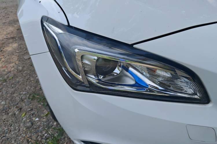 Used Buick Verano 2017 Sedan 15S Automatic Leading Model Right Front Headlight