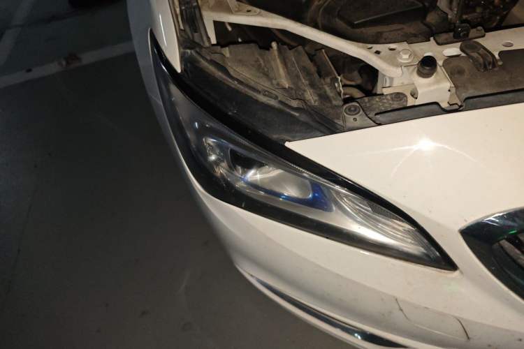 Used Buick Verano 2017 Sedan 15S Automatic Leading Model Right Front Headlight