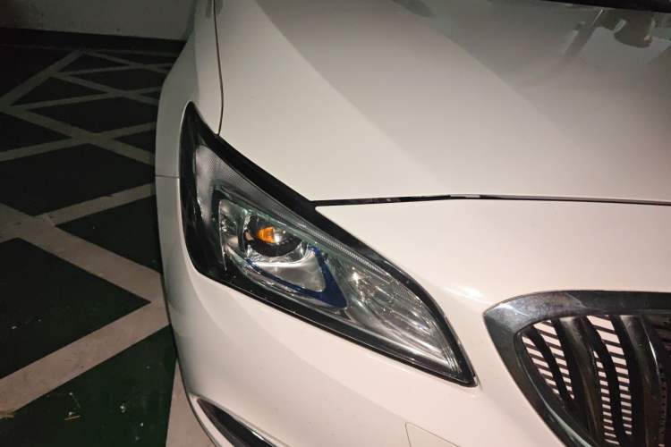 Used Buick Verano 2017 Sedan 20T Dual-Clutch Elite Model Right Front Headlight