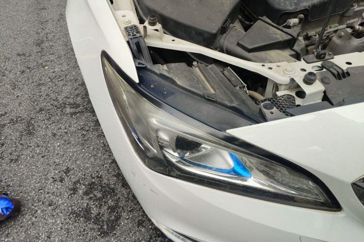Used Buick Verano 2017 Sedan 15S Automatic Leading Model Right Front Headlight