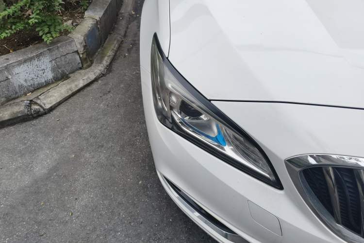 Used Buick Verano 2017 Sedan 20T Dual-Clutch Leading Model Right Front Headlight
