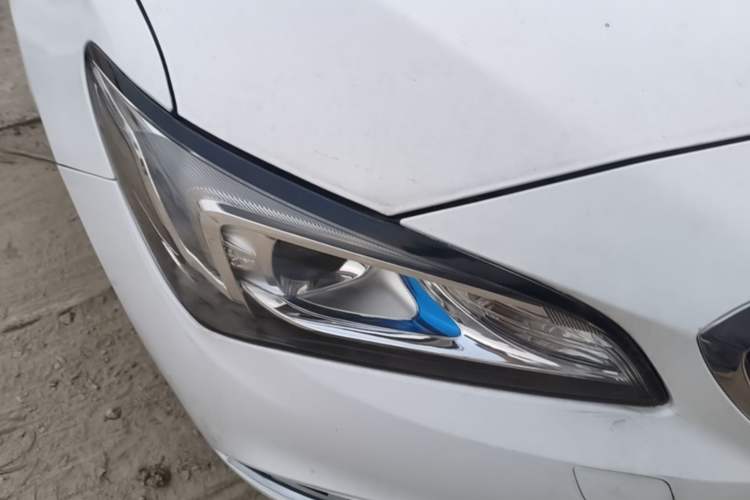 Used Buick Verano 2017 Sedan 20T Dual-Clutch Leading Model Right Front Headlight