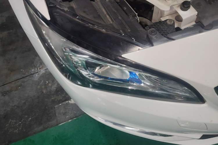 Used Buick Verano 2017 Sedan 15S Automatic Leading Model Right Front Headlight