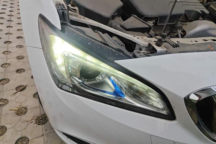 Used Buick Verano 2017 Sedan 15S Automatic Leading Model Right Front Headlight
