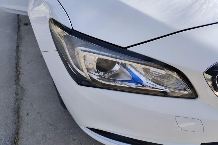 Used Buick Verano 2017 Sedan 15S Automatic Leading Model Right Front Headlight