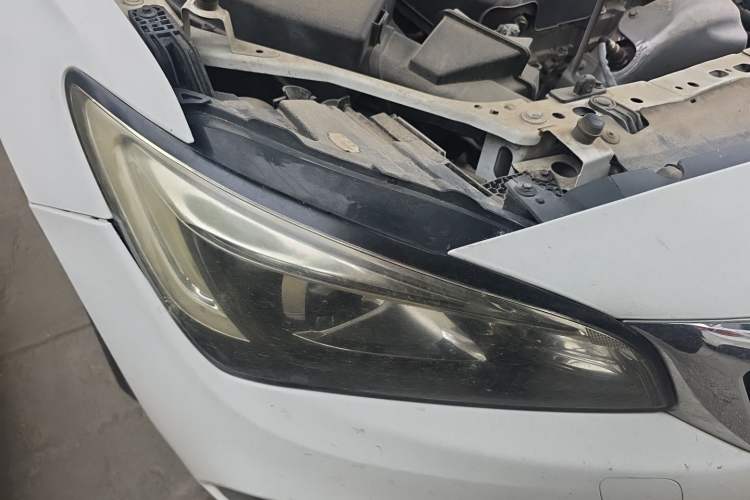 Used Buick Verano 2017 Sedan 15S Automatic Leading Model Right Front Headlight