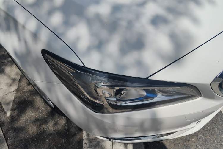 Used Buick Verano 2017 Sedan 15S Automatic Leading Model Right Front Headlight