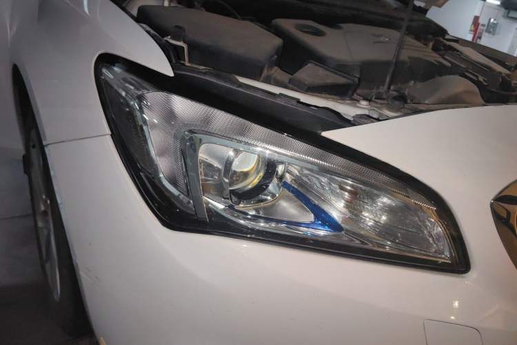 Used Buick Verano 2017 Sedan 15S Automatic Leading Model Right Front Headlight