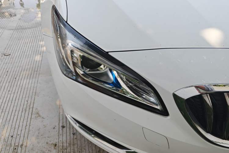 Used Buick Verano 2017 Sedan 20T Dual-Clutch Leading Model Right Front Headlight