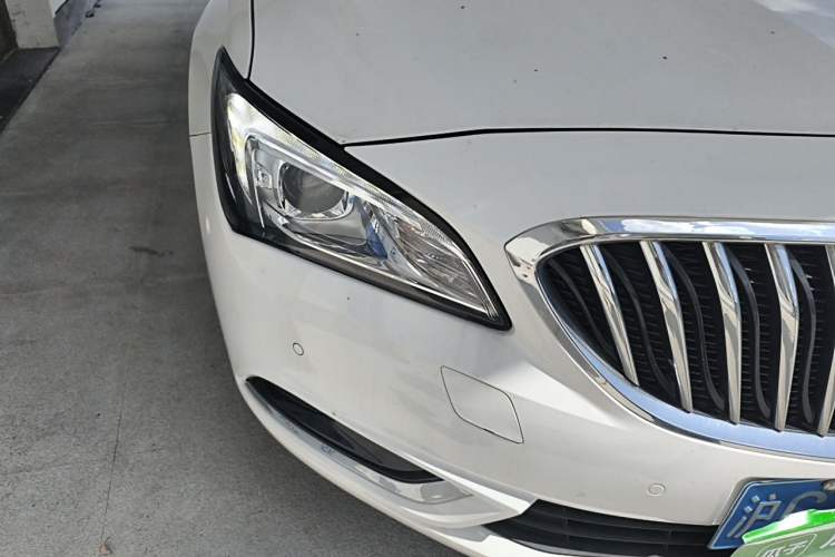 Used Buick Verano 2017 Sedan 20T Dual-Clutch Elite Model Right Front Headlight
