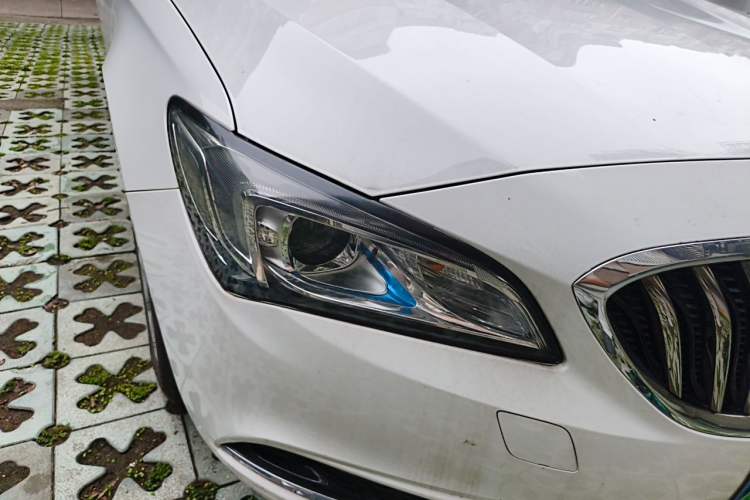 Used Buick Verano 2017 Sedan 15S Automatic Leading Model Right Front Headlight