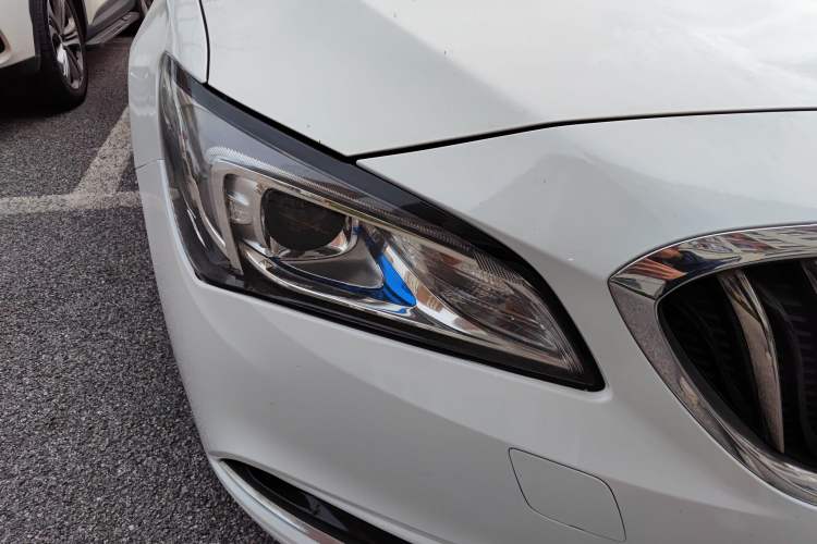 Used Buick Verano 2017 Sedan 20T Dual-Clutch Leading Model Right Front Headlight