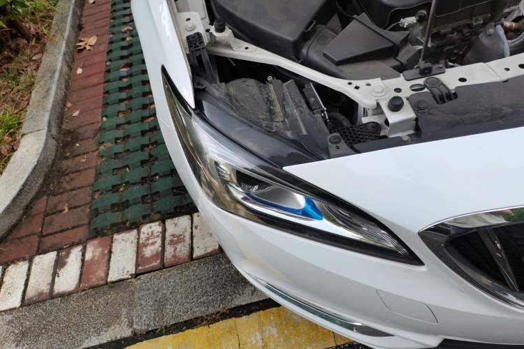 Used Buick Verano 2017 Sedan 15S Automatic Leading Model Right Front Headlight
