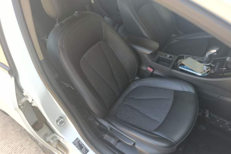 Used Buick Verano 2017 Sedan 20T Dual-Clutch Leading Model Right Front Seat