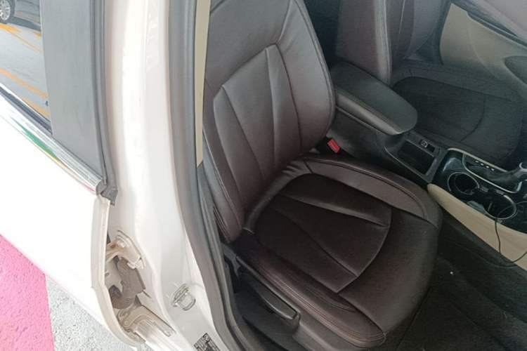 Used Buick Verano 2017 Sedan 15S Automatic Leading Model Right Front Seat