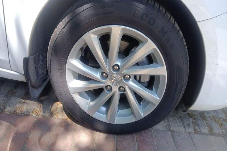 Used Buick Verano 2017 Sedan 15S Automatic Leading Model Right Front Wheel Hub