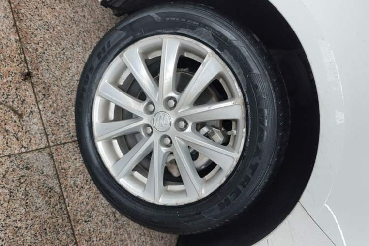 Used Buick Verano 2017 Sedan 20T Dual-Clutch Leading Model Right Front Wheel Hub