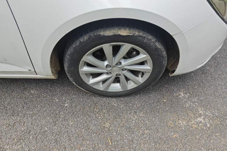 Used Buick Verano 2017 Sedan 15S Automatic Leading Model Right Front Wheel Hub