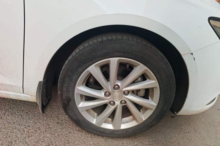 Used Buick Verano 2017 Sedan 15S Automatic Leading Model Right Front Wheel Hub