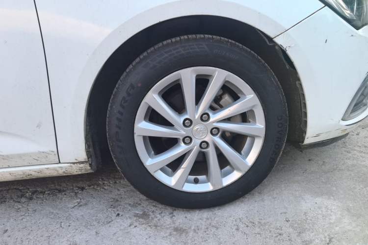Used Buick Verano 2017 Sedan 15S Automatic Leading Model Right Front Wheel Hub