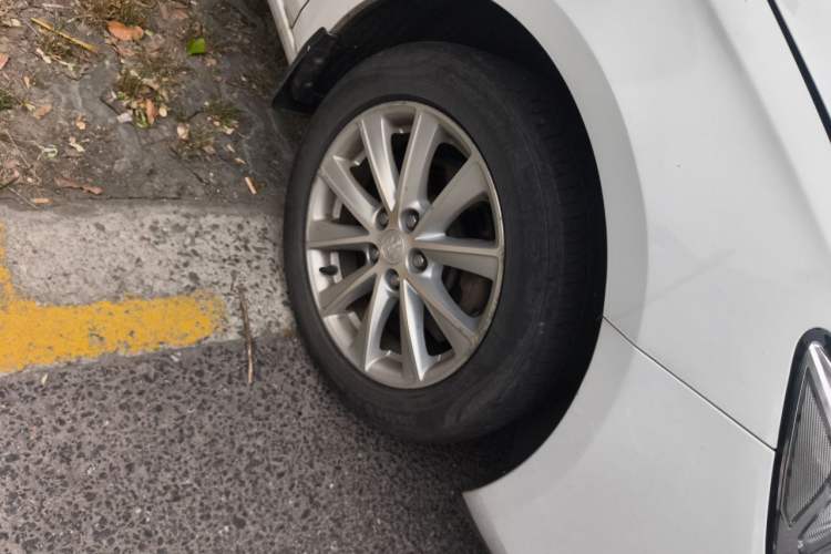 Used Buick Verano 2017 Sedan 20T Dual-Clutch Leading Model Right Front Wheel Hub
