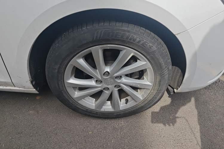 Used Buick Verano 2017 Sedan 15S Manual Entry-Level Model Right Front Wheel Hub