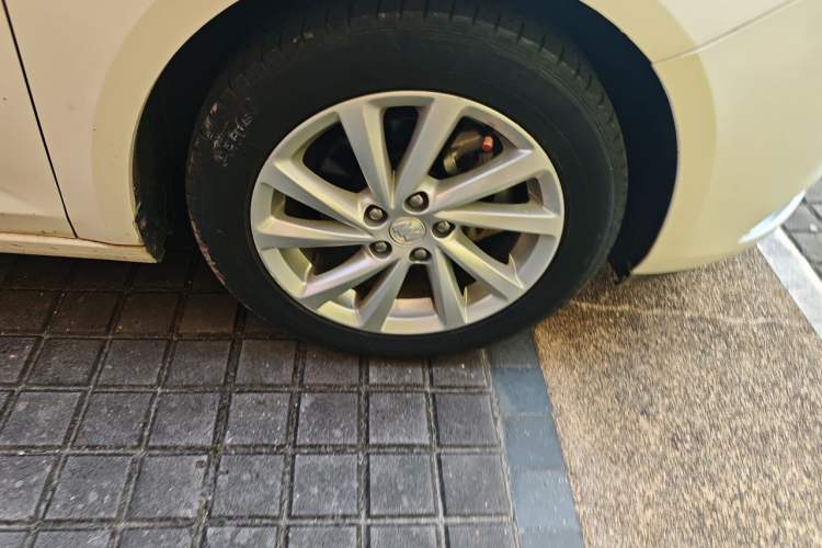 Used Buick Verano 2017 Sedan 15S Automatic Leading Model Right Front Wheel Hub