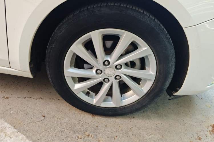 Used Buick Verano 2017 Sedan 15S Automatic Leading Model Right Front Wheel Hub