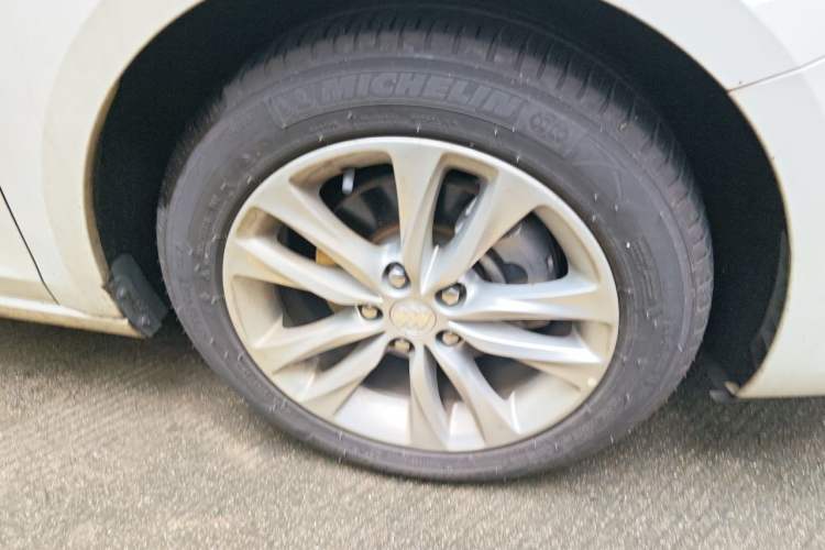 Used Buick Verano 2017 Sedan 20T Dual-Clutch Leading Model Right Front Wheel Hub