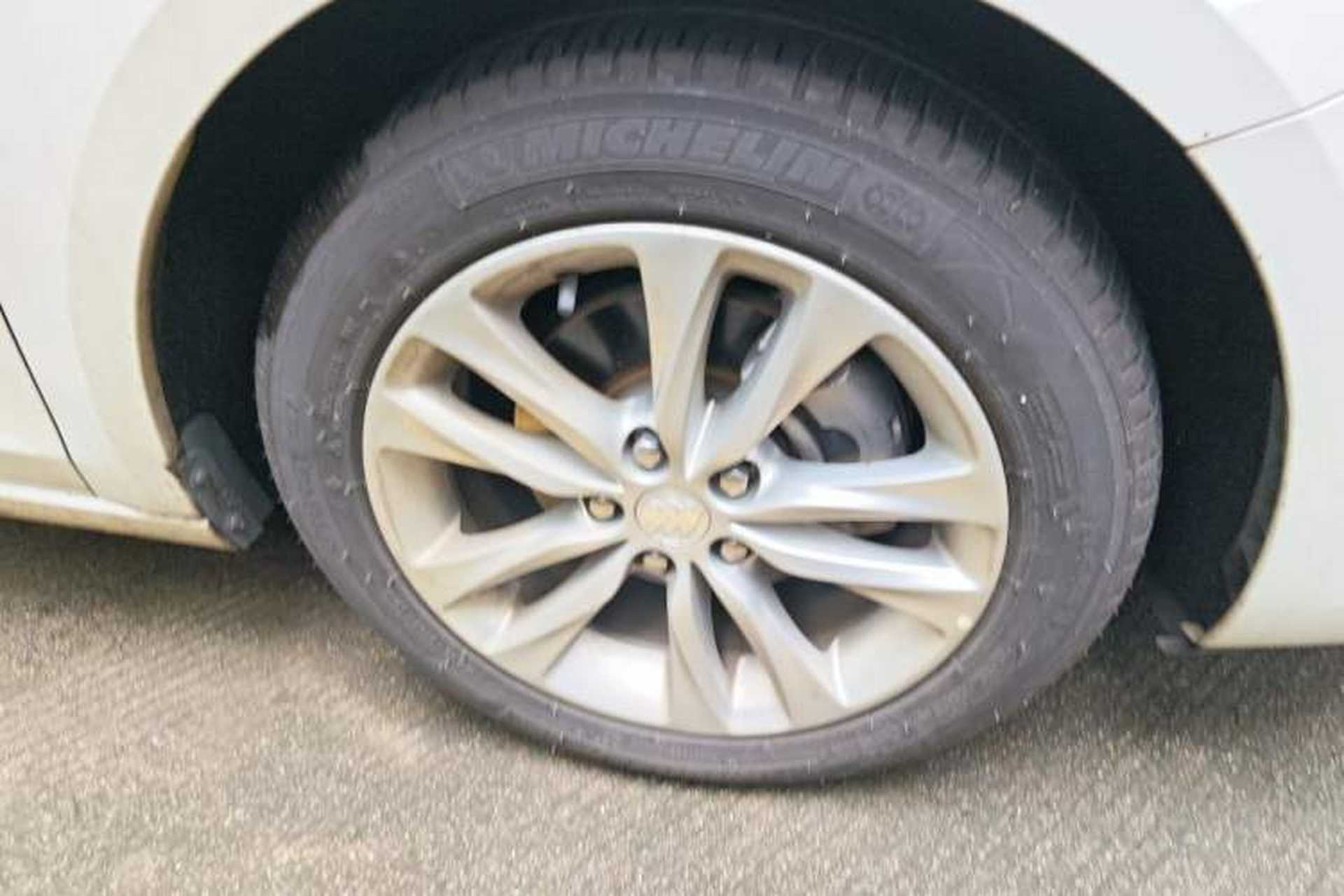 Used Buick Verano 2017 Sedan 20T Dual-Clutch Leading Model Right Front Wheel Hub