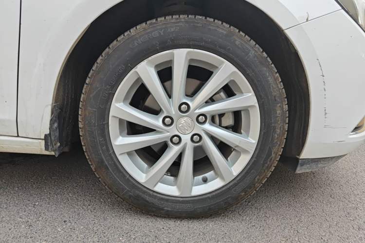 Used Buick Verano 2017 Sedan 15S Automatic Leading Model Right Front Wheel Hub