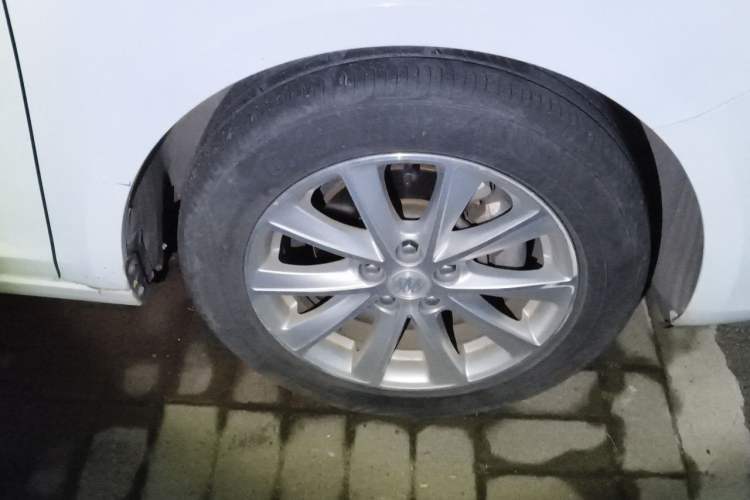 Used Buick Verano 2017 Sedan 20T Dual-Clutch Leading Model Right Front Wheel Hub