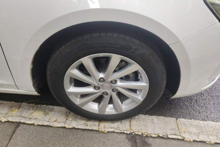 Used Buick Verano 2017 Sedan 15S Automatic Leading Model Right Front Wheel Hub