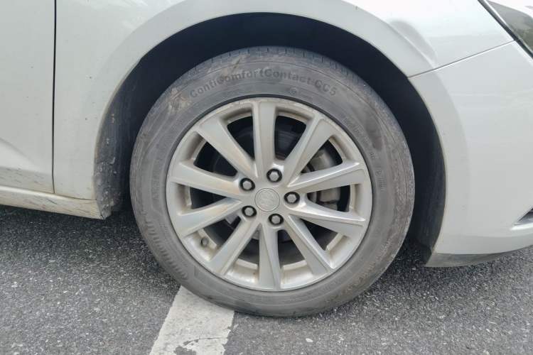 Used Buick Verano 2017 Sedan 20T Dual-Clutch Leading Model Right Front Wheel Hub