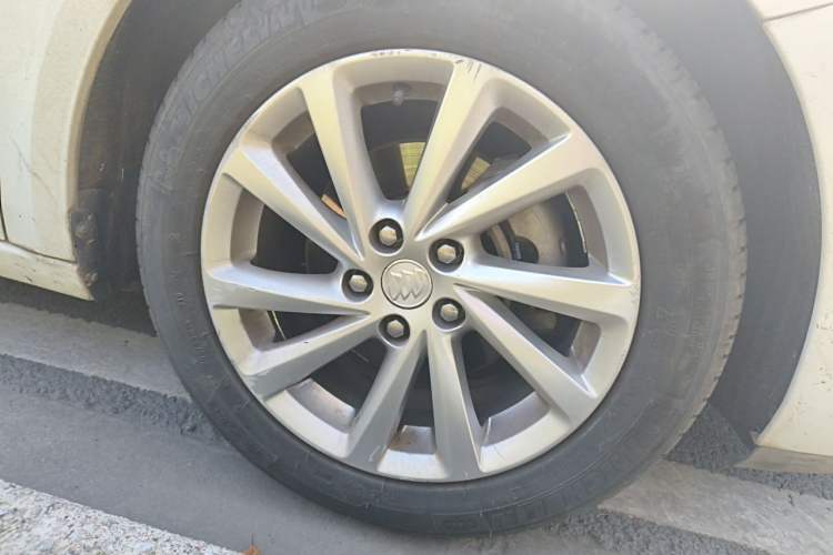 Used Buick Verano 2017 Sedan 15S Automatic Entry Model Right Front Wheel Hub