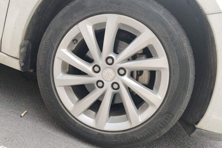 Used Buick Verano 2017 Sedan 15S Automatic Leading Model Right Front Wheel Hub