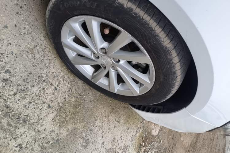 Used Buick Verano 2017 Sedan 15S Automatic Leading Model Right Front Wheel Hub