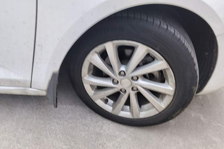 Used Buick Verano 2017 Sedan 15S Automatic Leading Model Right Front Wheel Hub