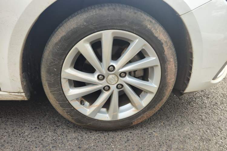 Used Buick Verano 2017 Sedan 15S Automatic Leading Model Right Front Wheel Hub