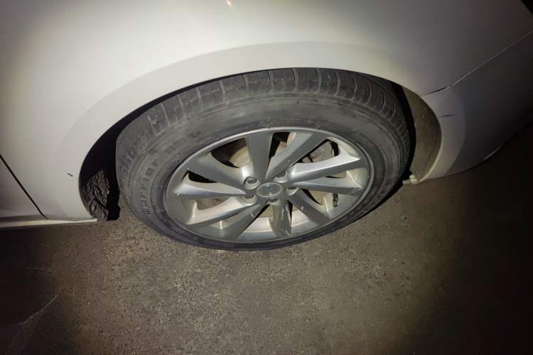 Used Buick Verano 2017 Sedan 15S Automatic Leading Model Right Front Wheel Hub