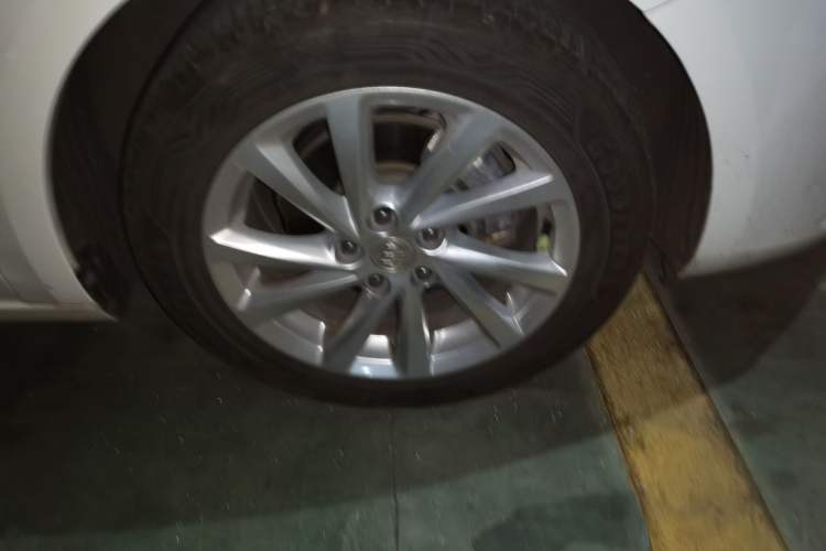 Used Buick Verano 2017 Sedan 15S Automatic Leading Model Right Front Wheel Hub