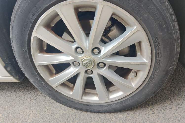Used Buick Verano 2017 Sedan 20T Dual-Clutch Elite Model Right Front Wheel Hub
