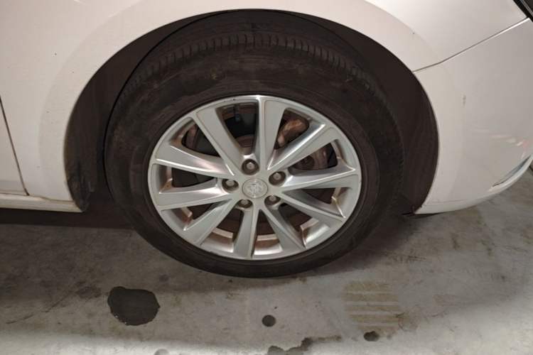 Used Buick Verano 2017 Sedan 20T Dual-Clutch Elite Model Right Front Wheel Hub