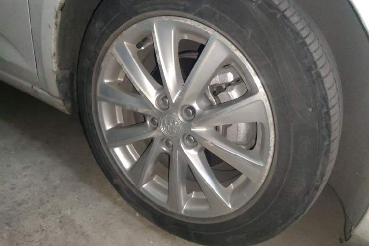 Used Buick Verano 2017 Sedan 20T Dual-Clutch Leading Model Right Front Wheel Hub