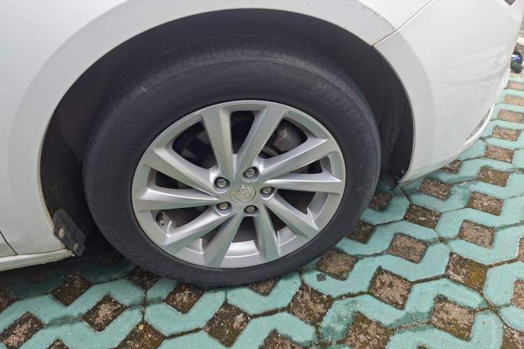 Used Buick Verano 2017 Sedan 15S Automatic Leading Model Right Front Wheel Hub
