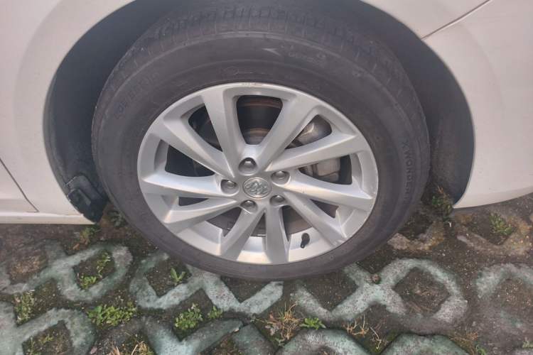 Used Buick Verano 2017 Sedan 15S Automatic Leading Model Right Front Wheel Hub