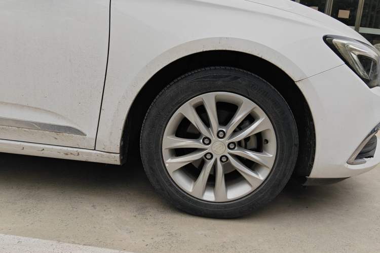 Used Buick Verano 2017 Sedan 20T Dual-Clutch Leading Model Right Front Wheel Hub