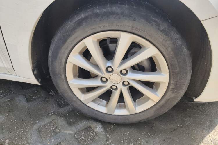 Used Buick Verano 2017 Sedan 15S Manual Entry-Level Model Right Front Wheel Hub